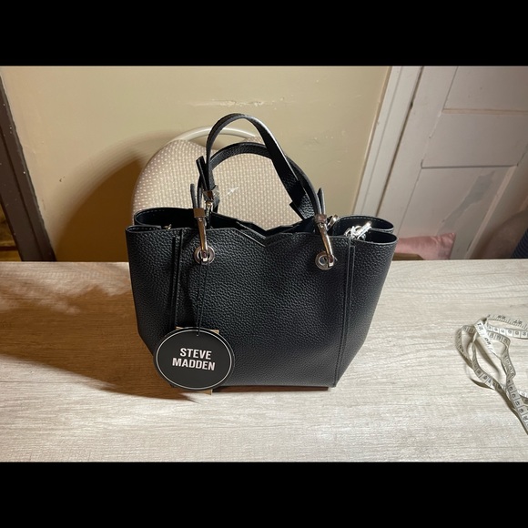 Steven Madden BKARTA purse with ribbon. - Picture 3 of 5